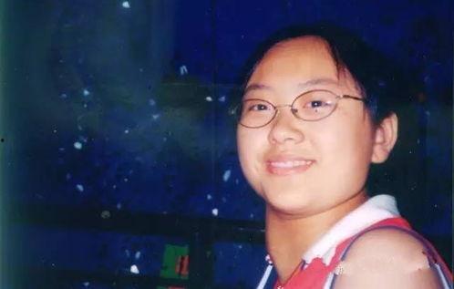 她 王威 背景,她背后的故事与成就